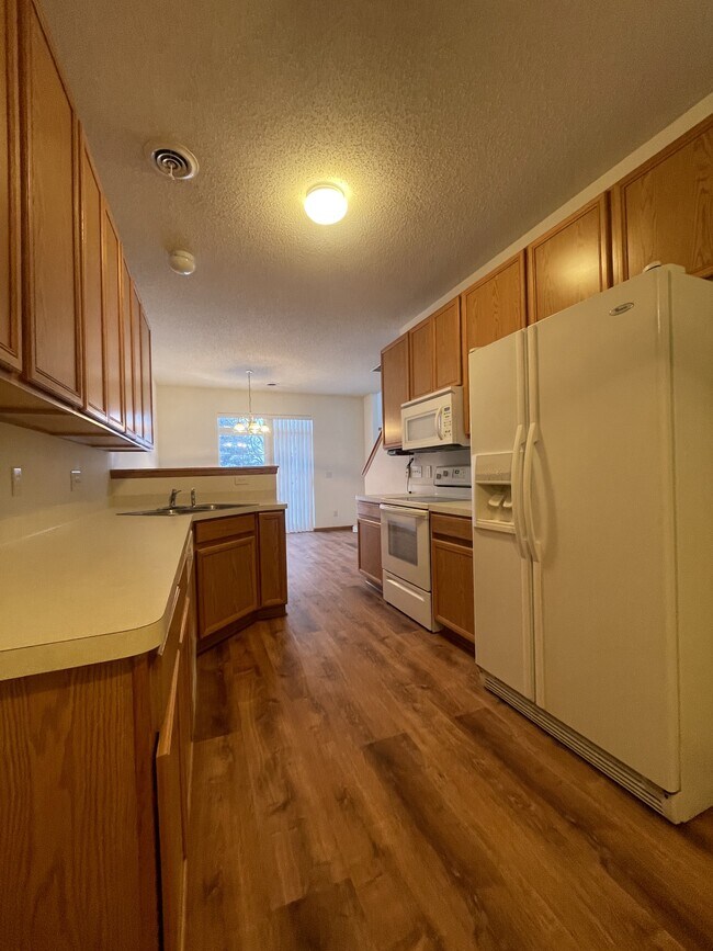 Foto del edificio - 17041 Embers Ave