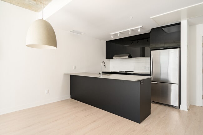 Photo du bâtiment - Will & Rich - Griffintown Apartments for rent