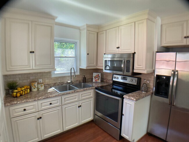 Foto del edificio - Adorable Bungalow Next to Downtown Raleigh!