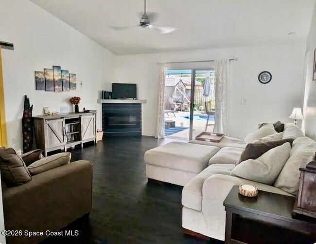 Foto del edificio - 700 Pampas St NW