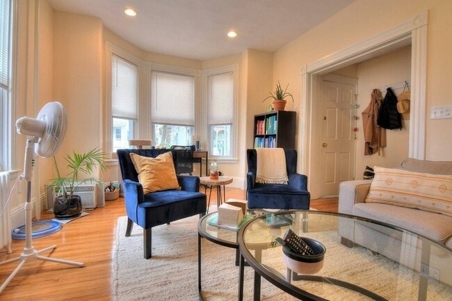 Building Photo - 14 Beltran St