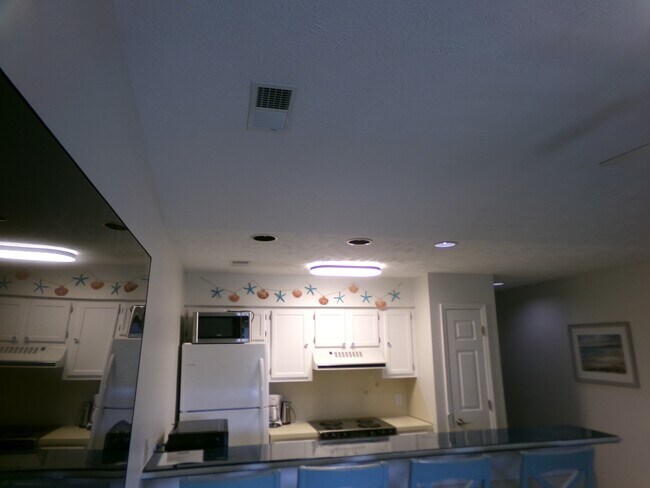 Building Photo - 4262 Pinehurst Cir