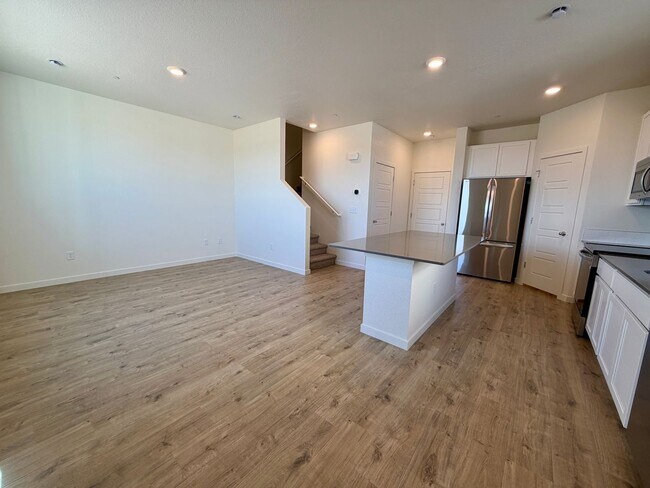 Building Photo - 3932 Pinnacles Ct