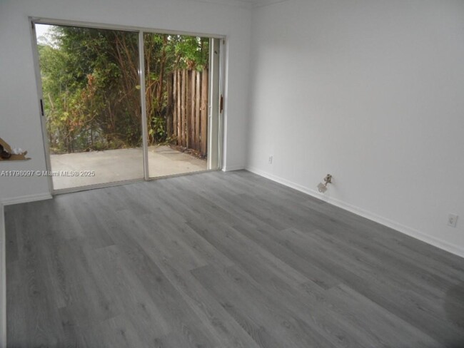 Building Photo - 1845 Vista Way