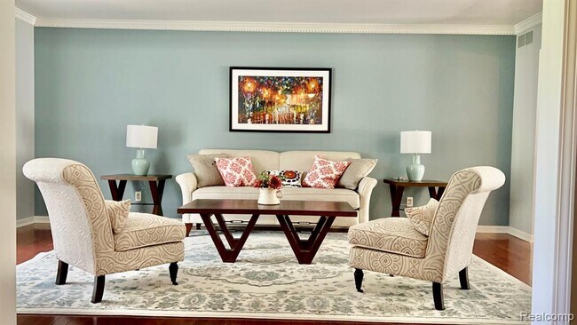 Foto del edificio - 6588 White Pines Dr