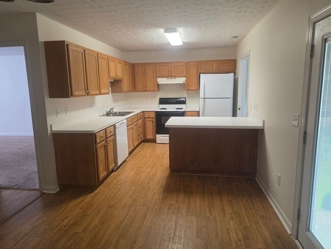 Building Photo - 3 Bedroom 2.5 Bathroom Townhouse