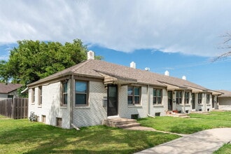 Building Photo - 4740 E Mount Vernon St