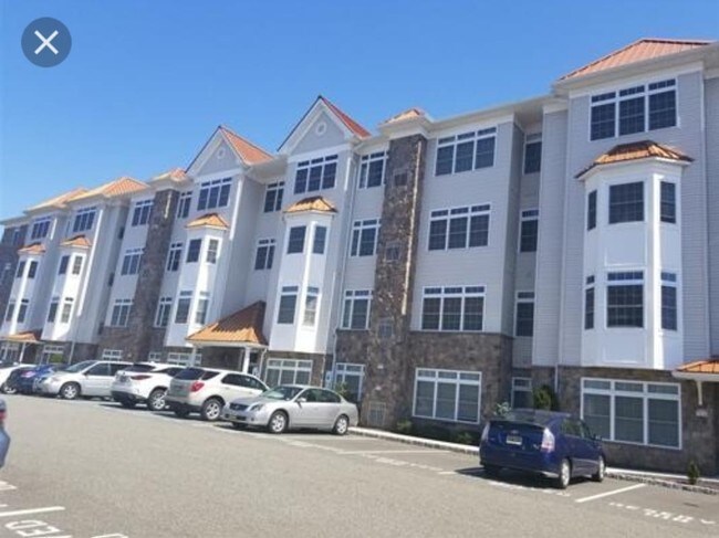 Foto del edificio - 104 E Elizabeth Ave