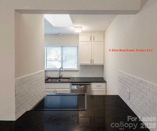 Building Photo - 7930 Charter Oak Ln