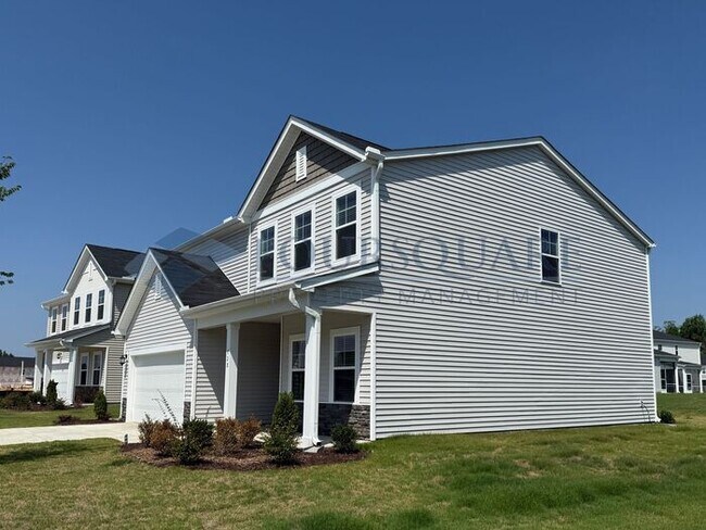 Foto del edificio - Spacious 3-Bed Home with Flex Room, Loft, Screened Porch & 2-Car Garage – Convenient to Angier an...