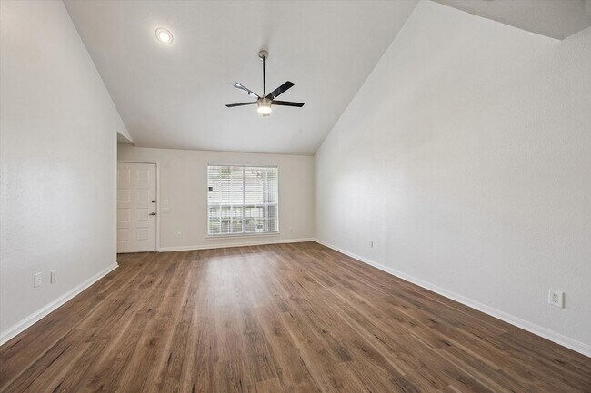 Foto del edificio - 1860 White Oak Dr