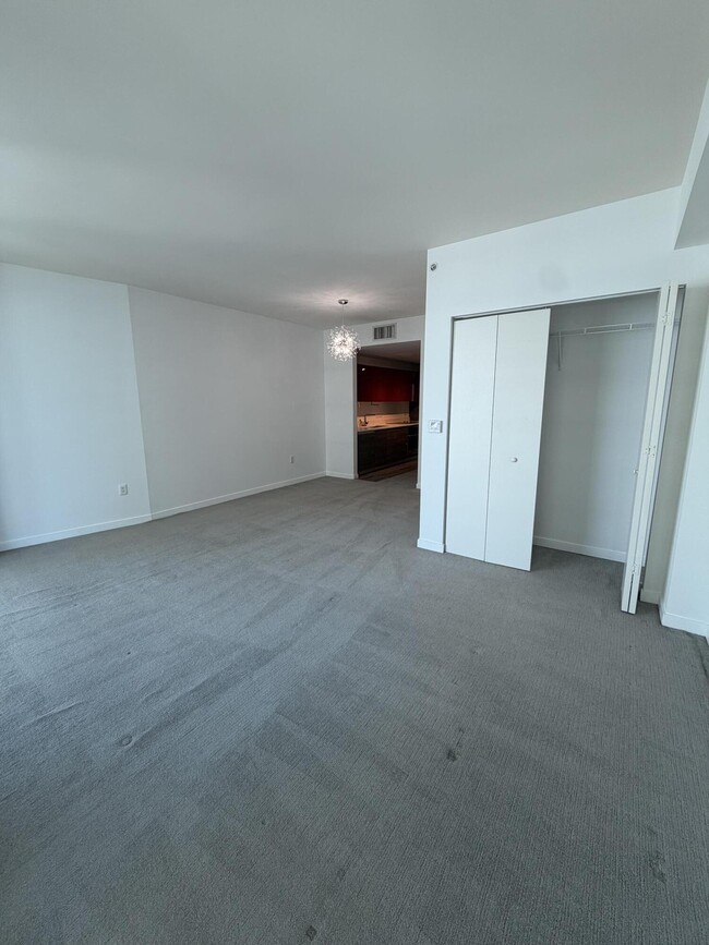 Building Photo - 1100 S Miami Ave