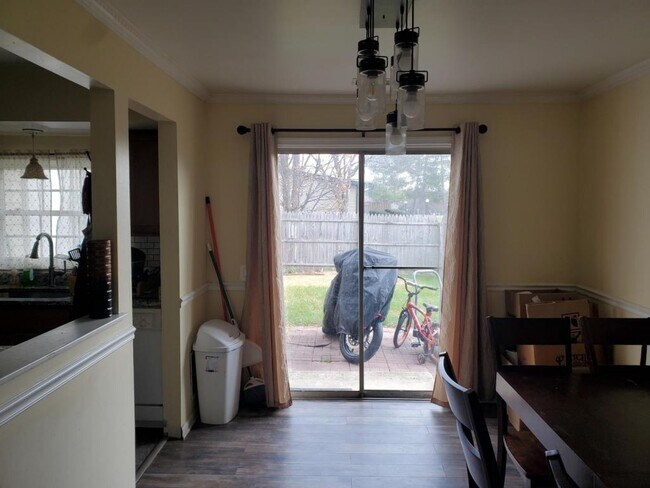 Foto del edificio - 5744 Sunset View Ln
