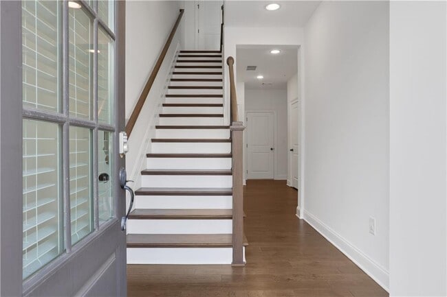 Building Photo - 6651 Sterling Dr
