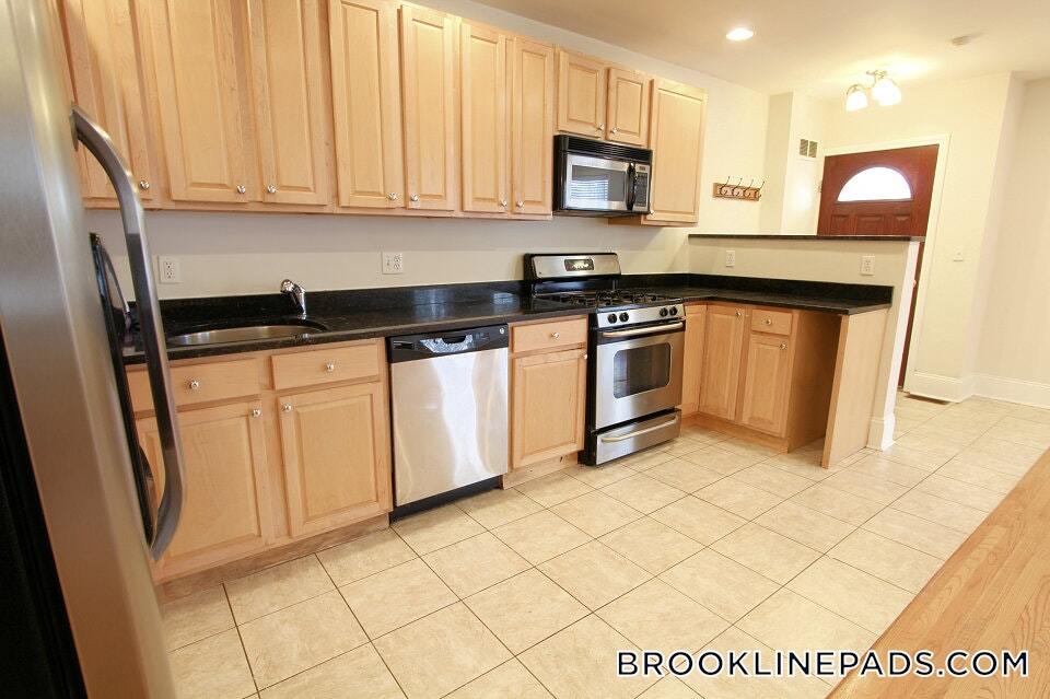 Primary Photo - 25 Aspinwall Ave