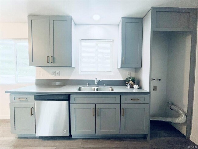 Foto del edificio - 2549 Hayes Dr