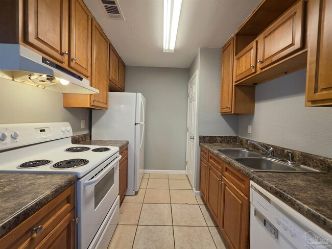 Building Photo - 3346 Green Briar Cir