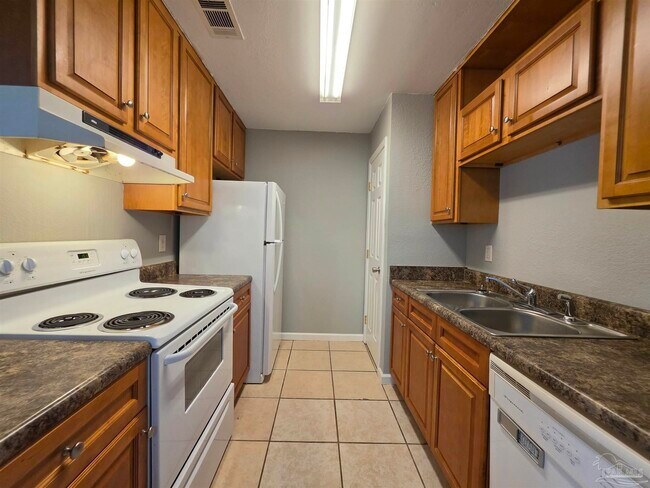Foto del edificio - 3346 Green Briar Cir