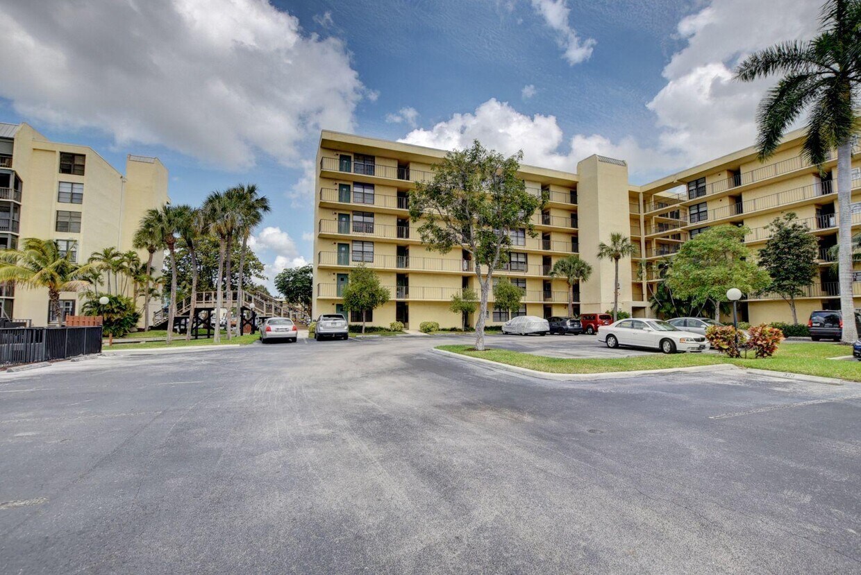 12 Royal Palm Way Unit 203, Boca Raton, FL 33432 Condo for Rent in