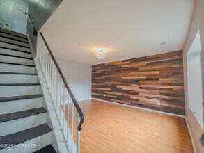 Building Photo - 12 Creek Rd