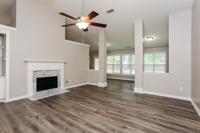 Foto del edificio - 2245 Charleston Oak Cir