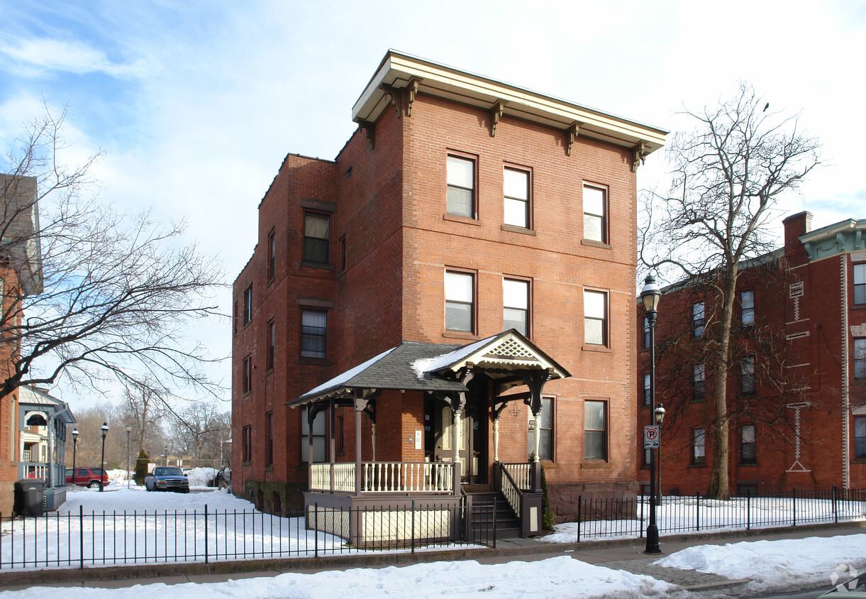 Primary Photo - Congress Street Apartments