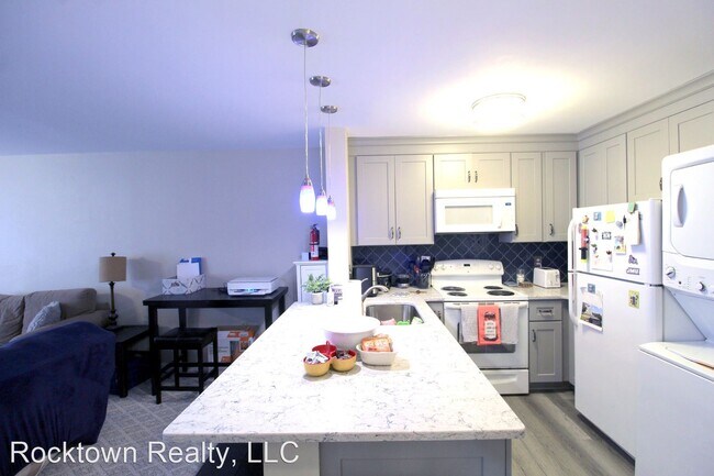 Foto del edificio - 4 br, 2 bath Room For Rent - 1380F Hunters...