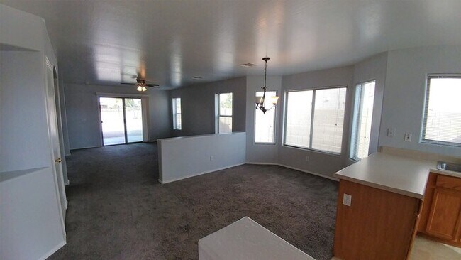 Building Photo - AVAILABLE 3/14/22!!!