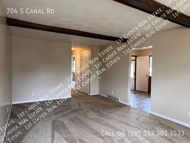 Building Photo - 704 S Canal Rd