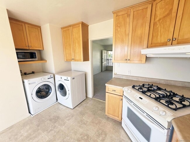 Foto del edificio - 4851 Iroquois Ave