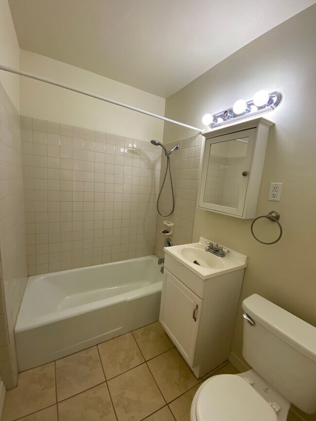 Building Photo - Gem in quiet neighborhood!  Home for the w...