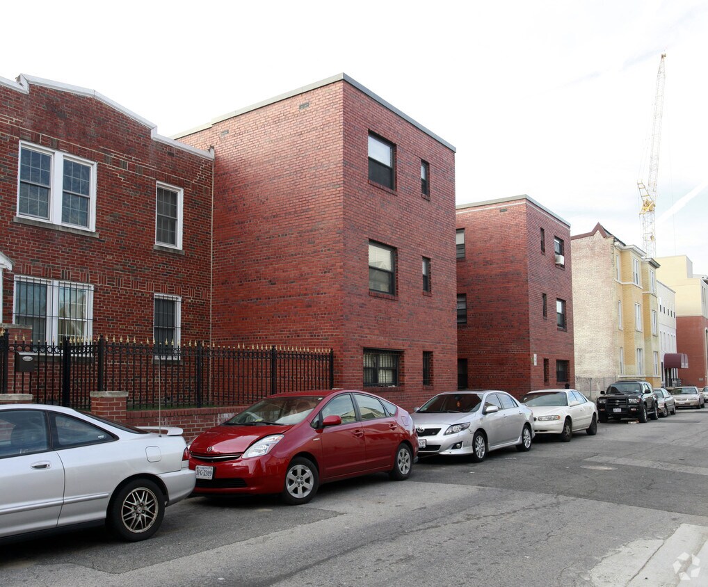 Foto del edificio - 636 Newton Pl NW