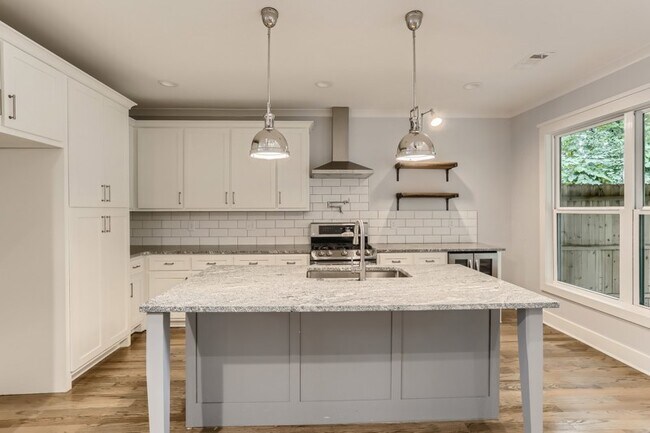 Foto del edificio - 100 Lakeview Ridge E