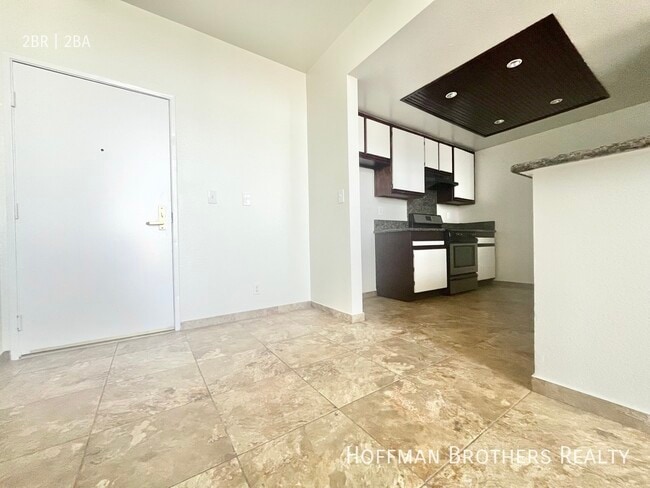 Building Photo - 945 N Serrano Ave