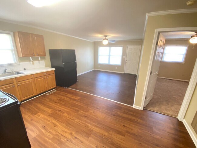 Building Photo - 1bed/1ba duplex downtown Landis very Nice ...