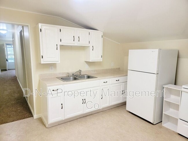 Building Photo - 122 Maggie Way