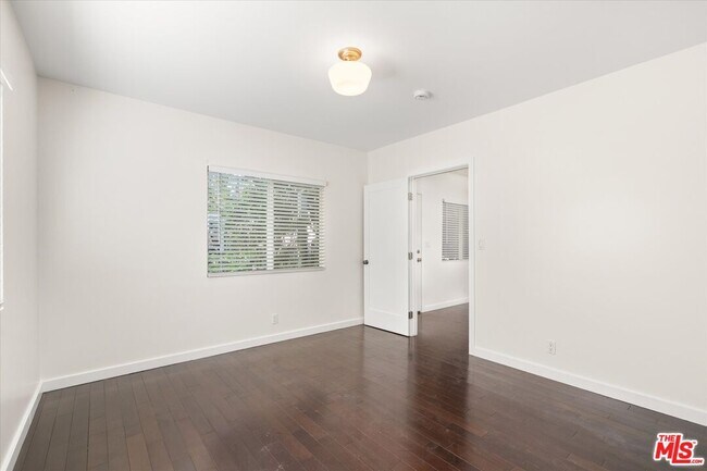 Foto del edificio - 6210 Hayes Ave