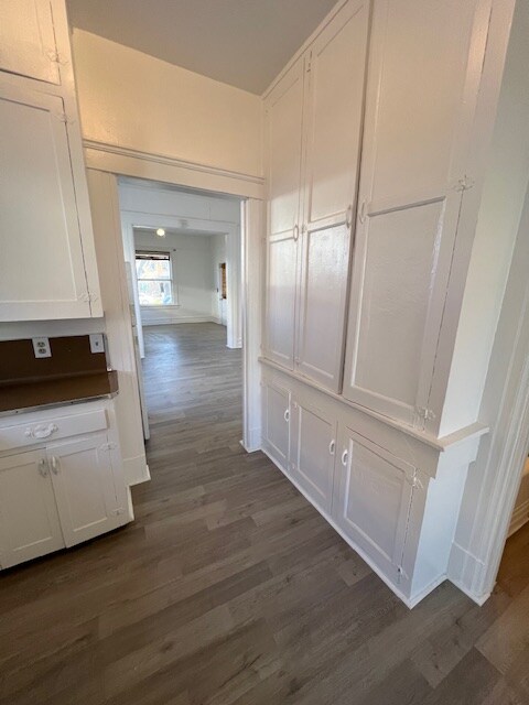 Building Photo - 127 S B St