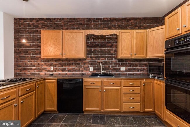 Building Photo - 4435 Sansom St