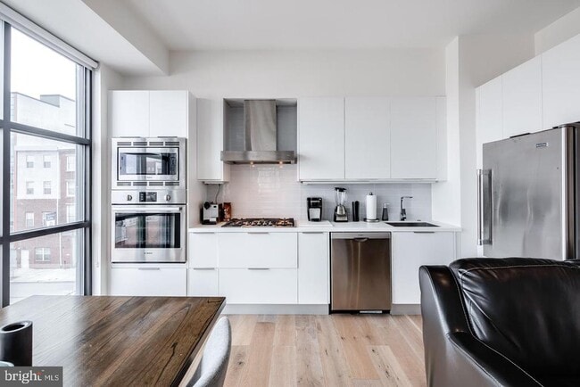 Building Photo - 240 N 2nd St