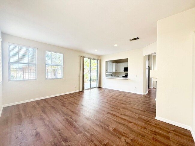 Foto del edificio - Single Family Home in Mission San Luis Rey!