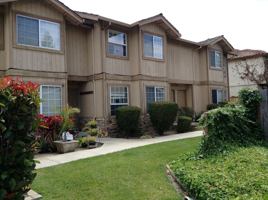 Primary Photo - 1041 Cherry Ct