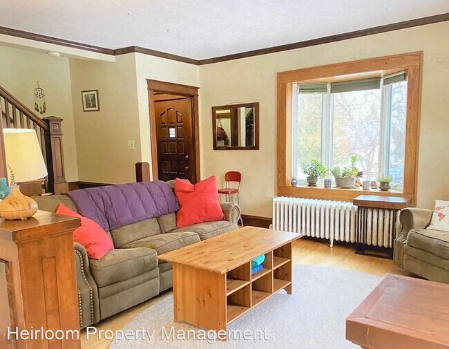 Building Photo - 3 br, 1 bath House - 123 East Winona Street