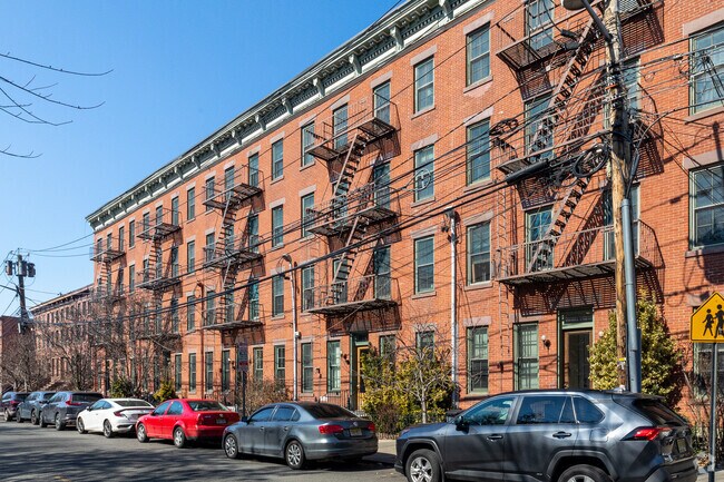 Building Photo - 204 6th St