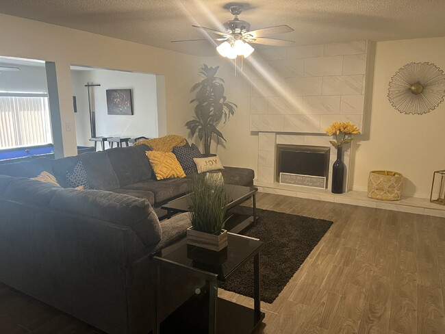 Building Photo - 5 bedroom home with a pool!