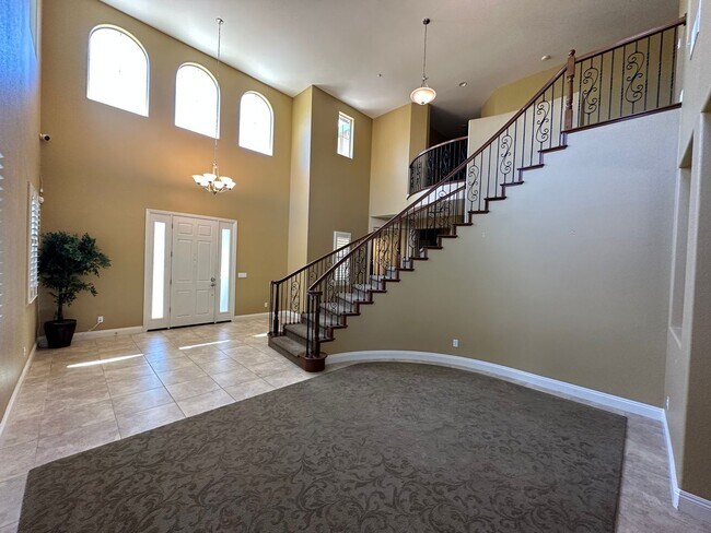 Building Photo - Beautiful Deer Ridge 4 Bed 3 Bath Home