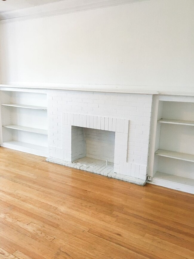 Building Photo - 2016 W Ainslie St