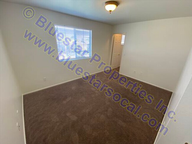 Foto del edificio - Beautiful 2 Story Home with 3 Car Garage In Victorville