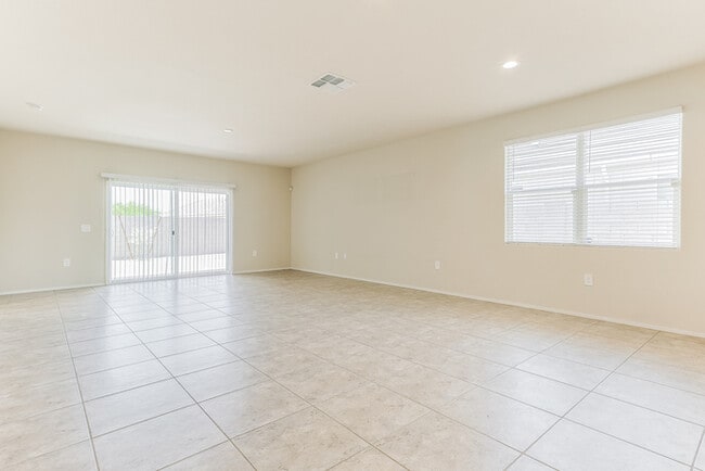 Building Photo - Bright Coolidge 4-Bedroom Home