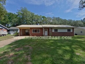 Building Photo - 8 Azalea Dr